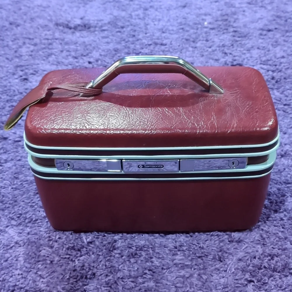 Vintage Samsonite Silhouette II Burgundy Red Train Clam Case No keys